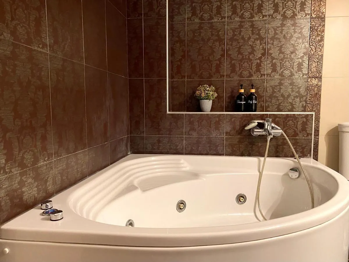 Avia Luxury Apartment With Hydromassage Thessaloniki Greece